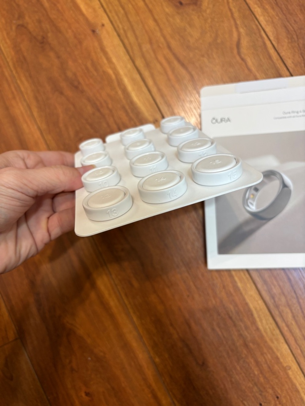 Oura Ring Sizing Kit in White - Picture 2 of 2